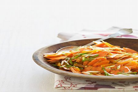 Preparate chinezesti. Salata picanta de pui cu morcov
